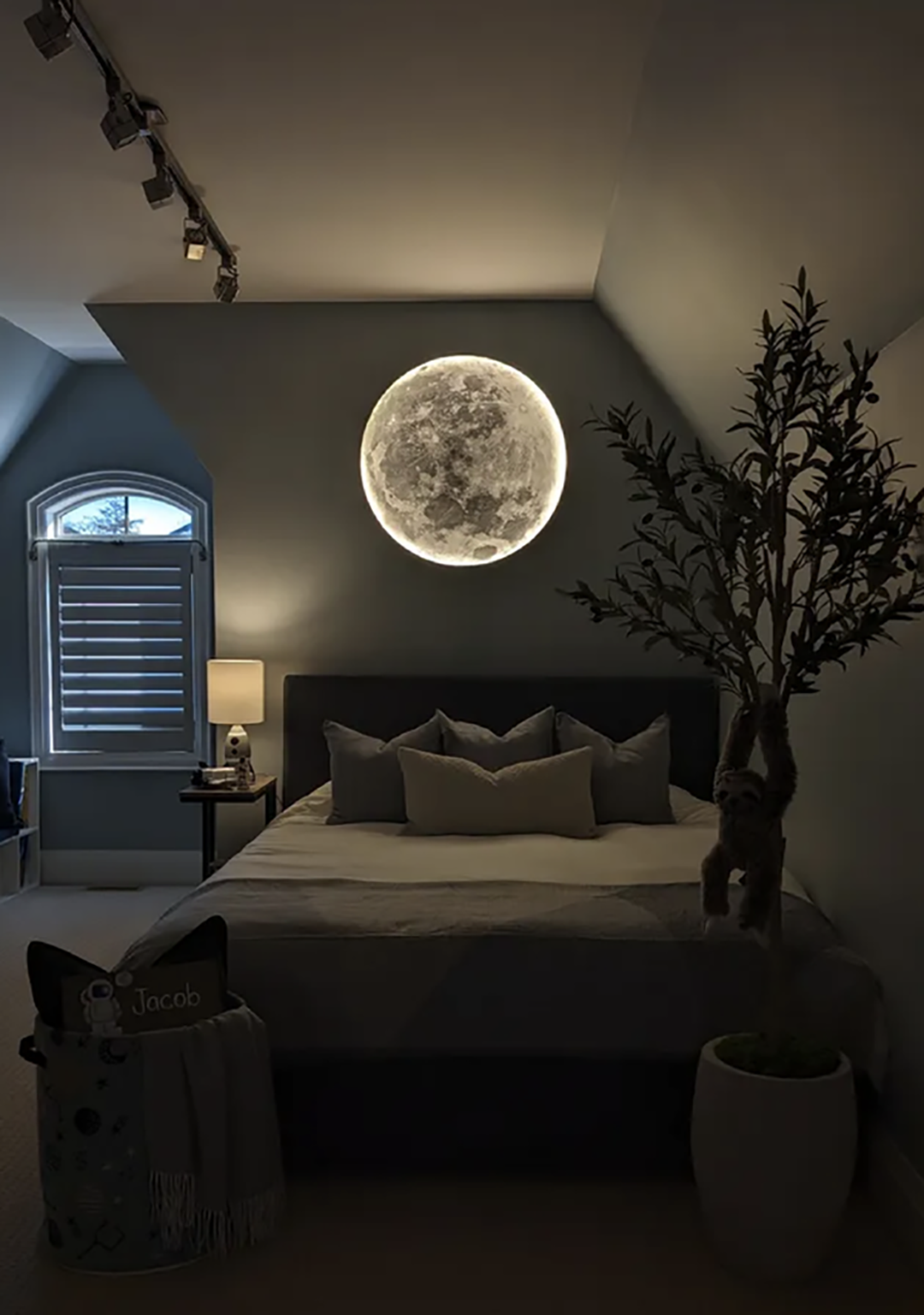 Moon Wall Lamp – Circular LED Design For Indoor And Outdoor Use