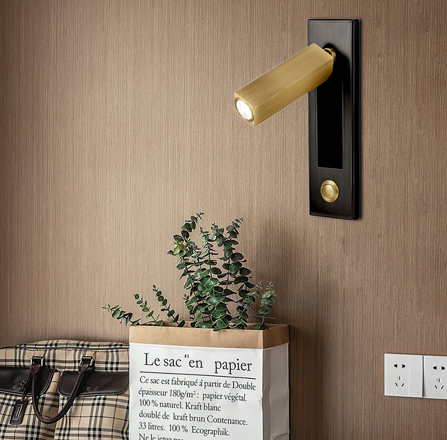 Minimalist Metal Wall Lamp