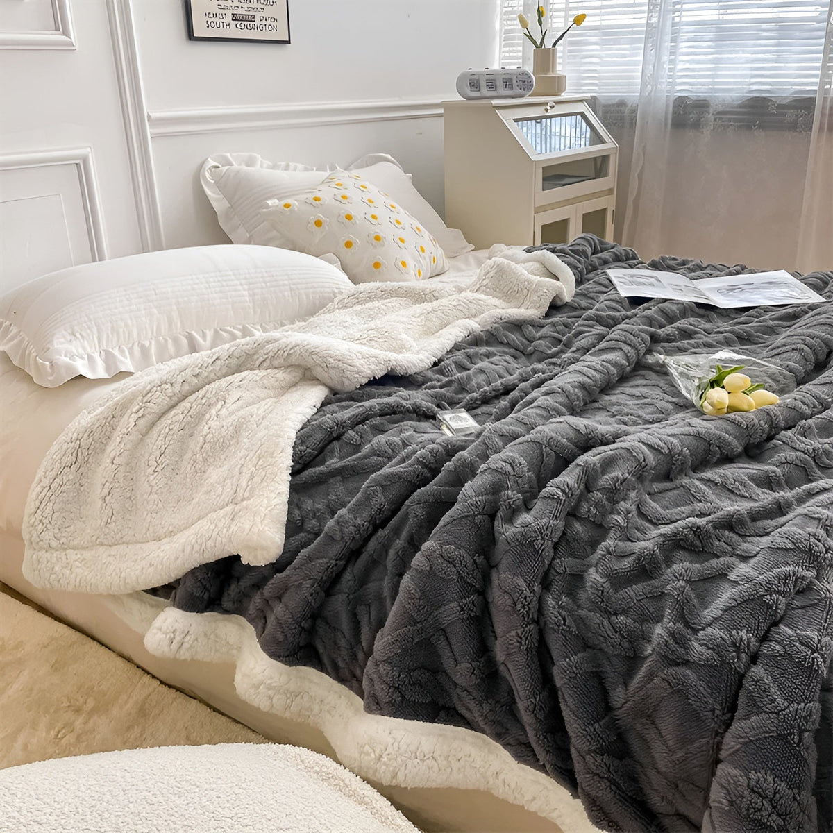 Fleece Blanket 100% Polyester Double-Sided | Thick Ultra-Soft Material | Maximum Winter Warmth and Thermal Insulation