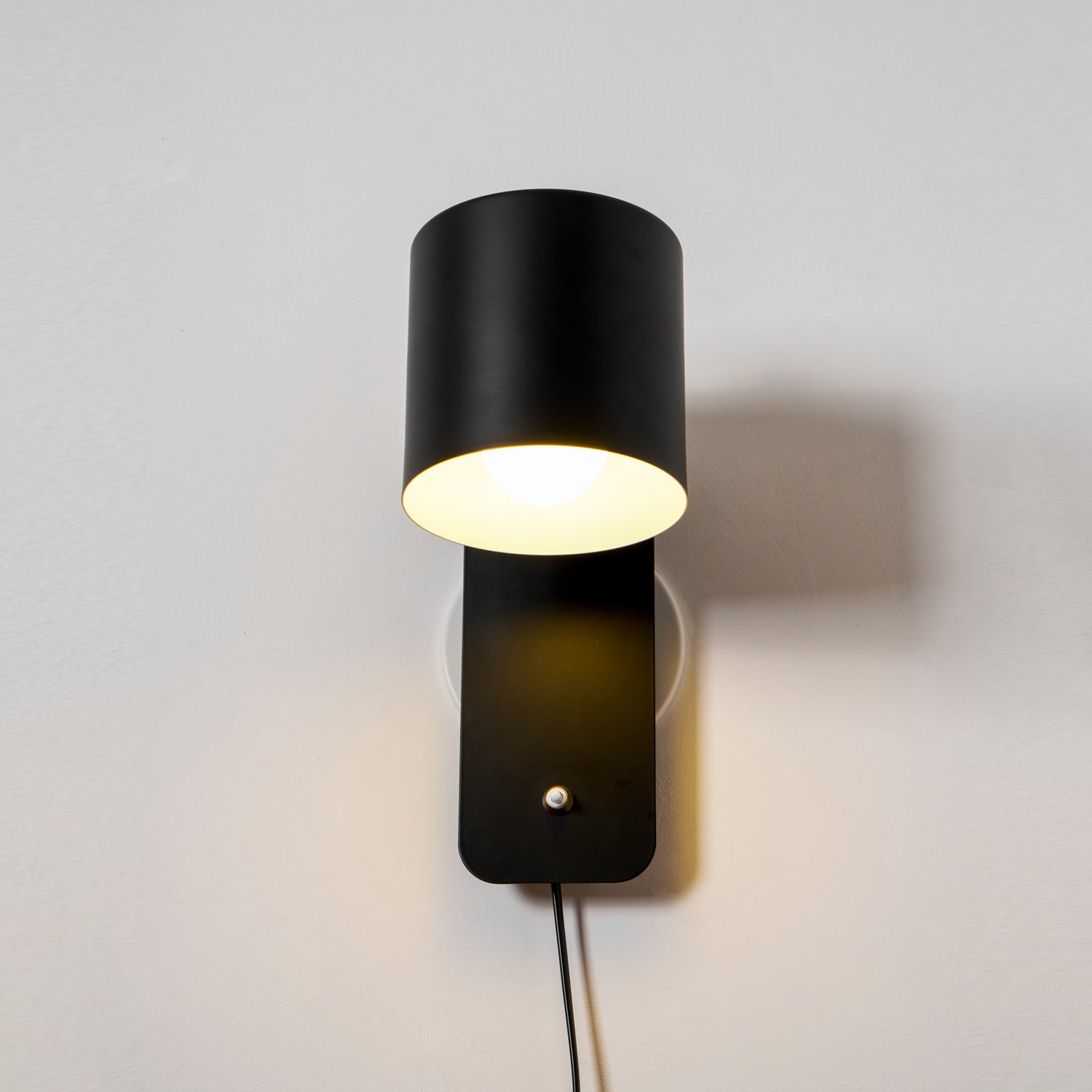 Minimalist Cylinder Wall Lamp