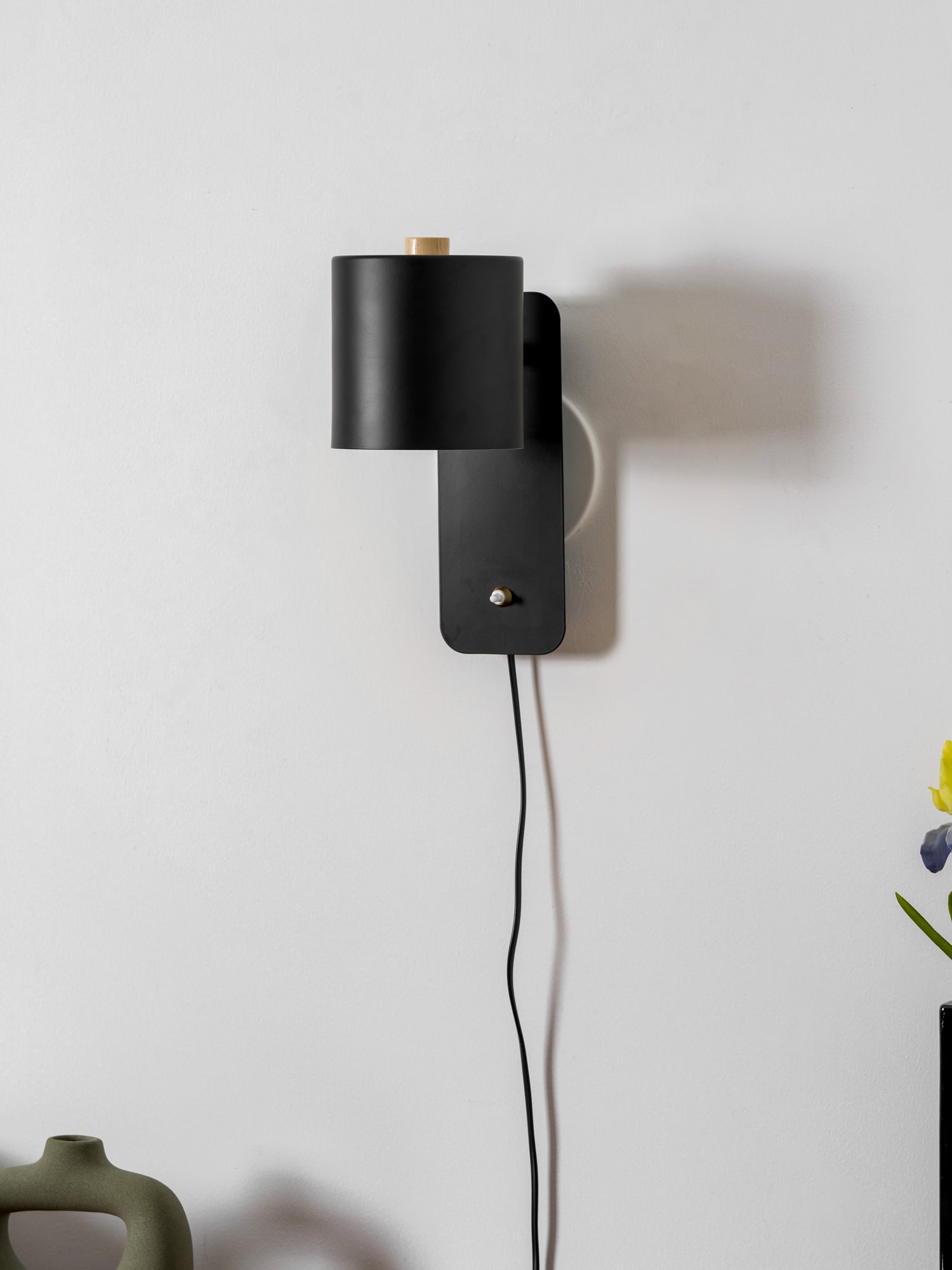 Minimalist Cylinder Wall Lamp
