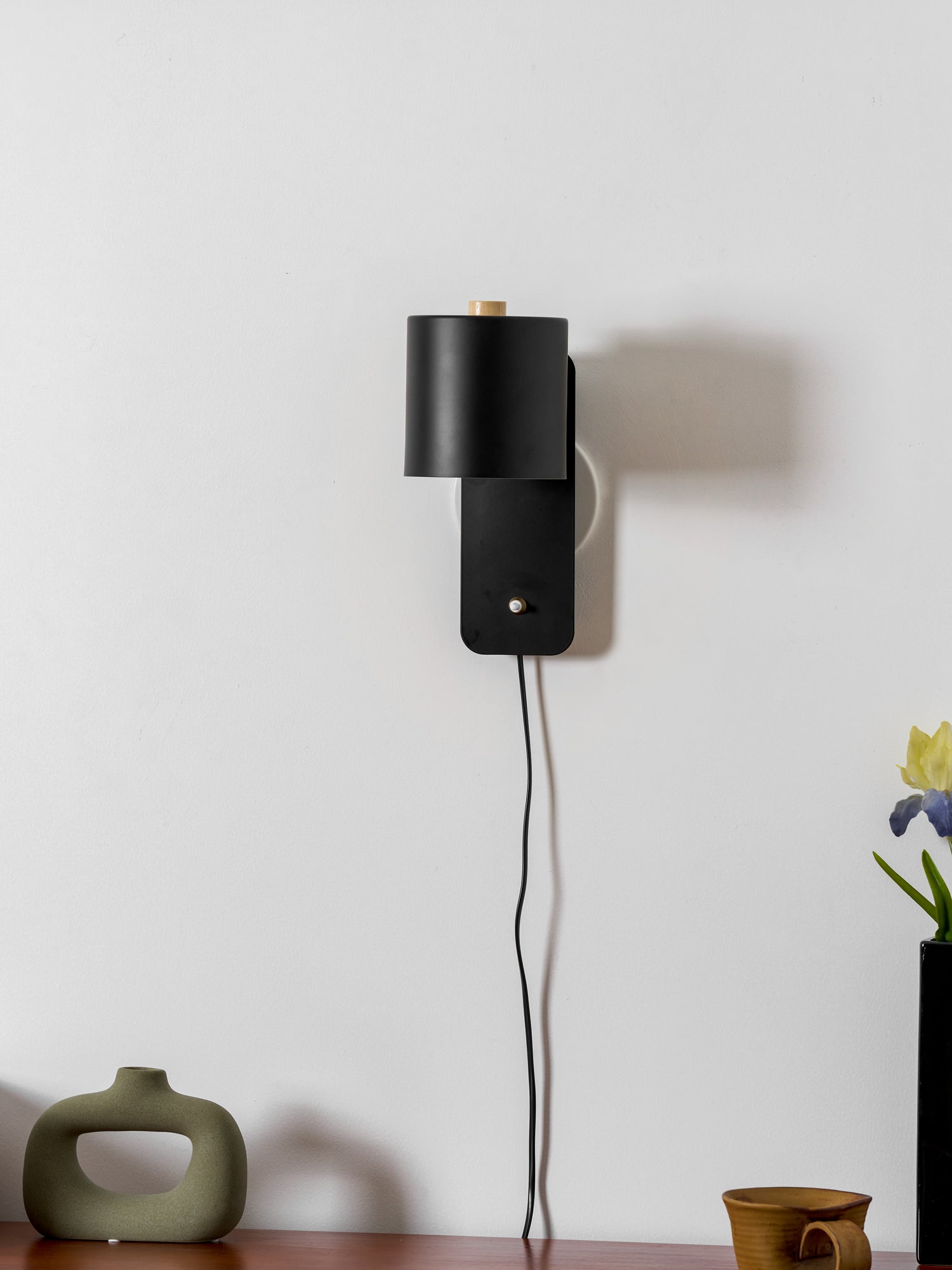 Minimalist Cylinder Wall Lamp