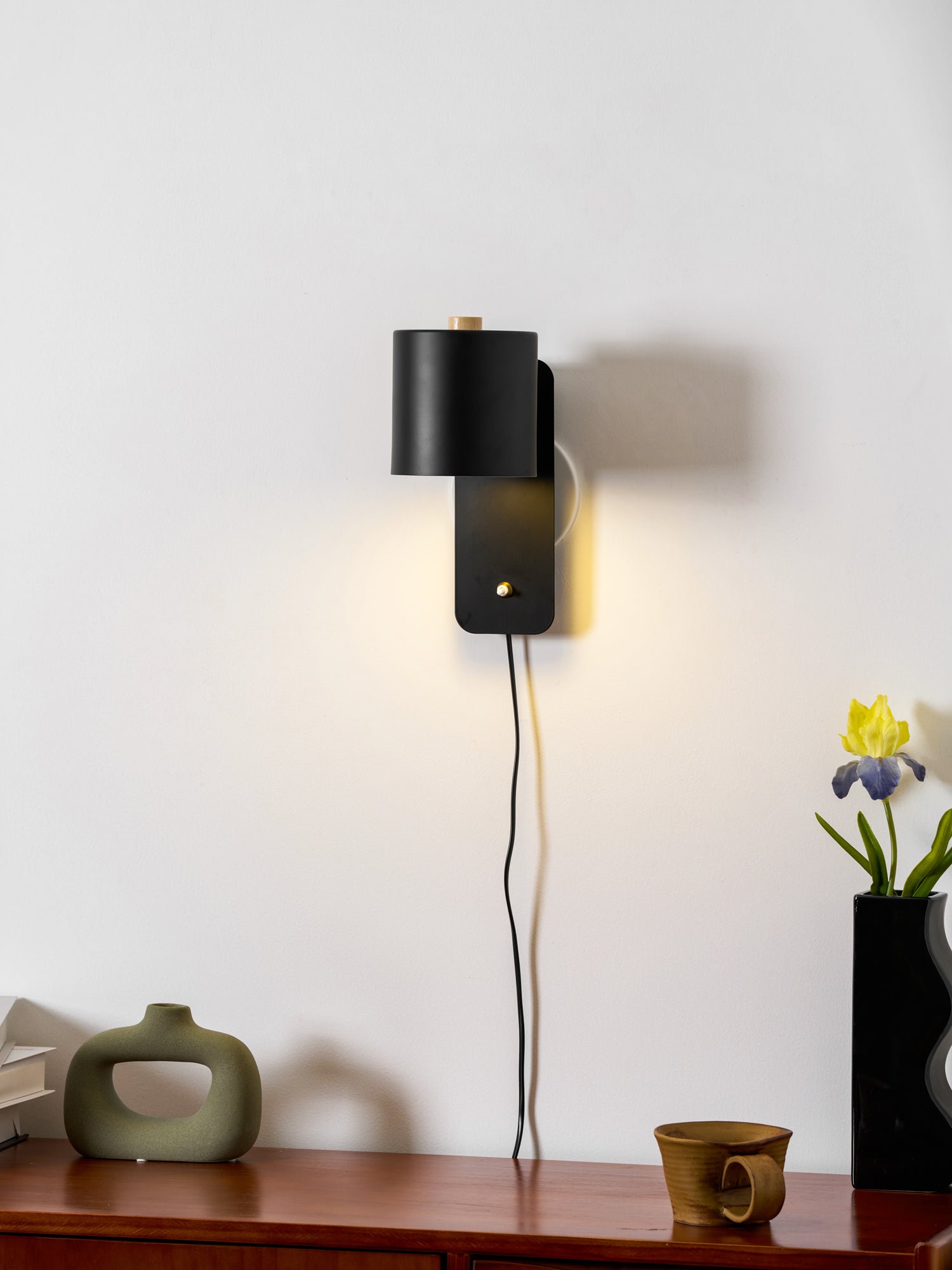 Minimalist Cylinder Wall Lamp