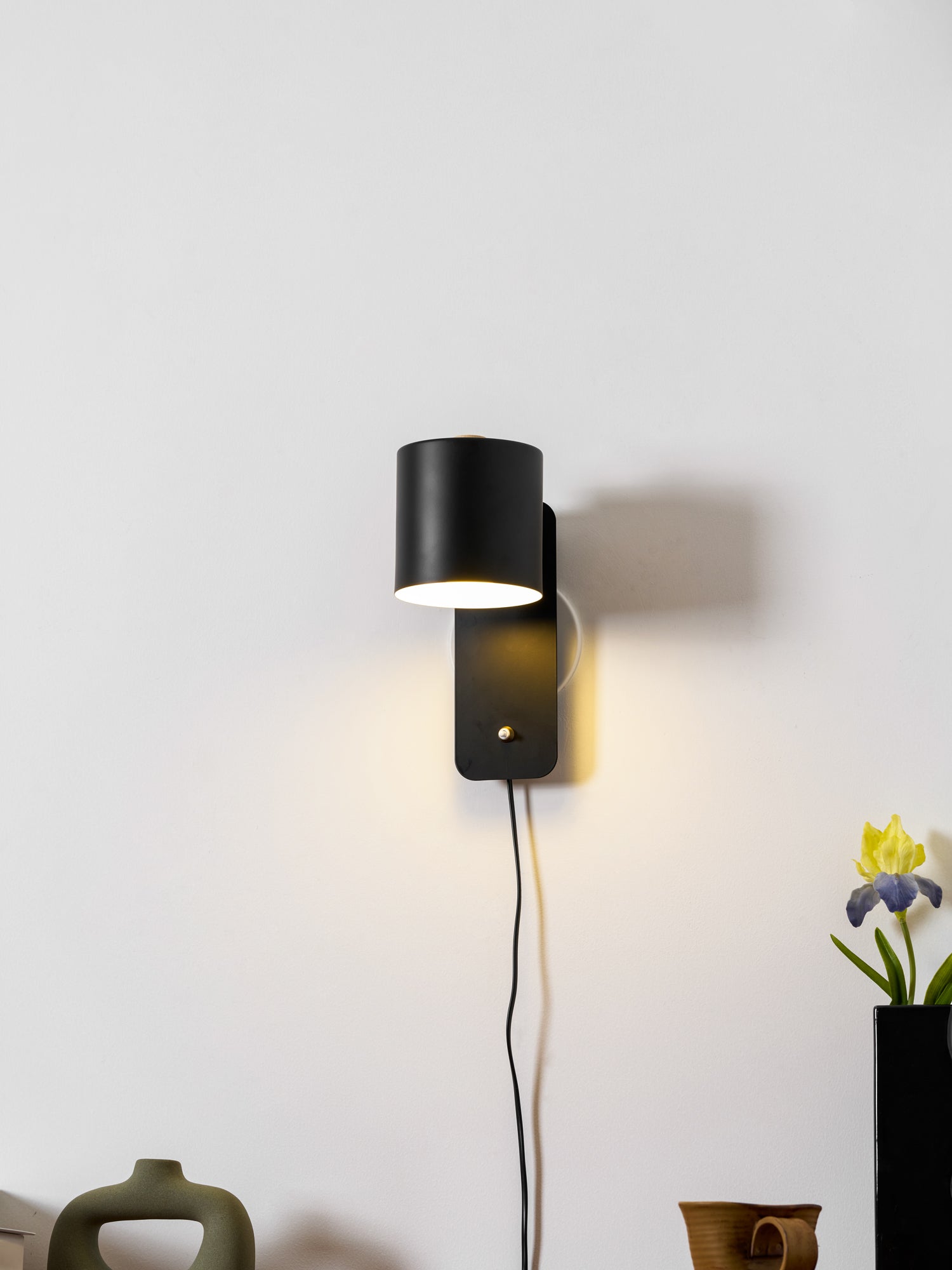 Minimalist Cylinder Wall Lamp