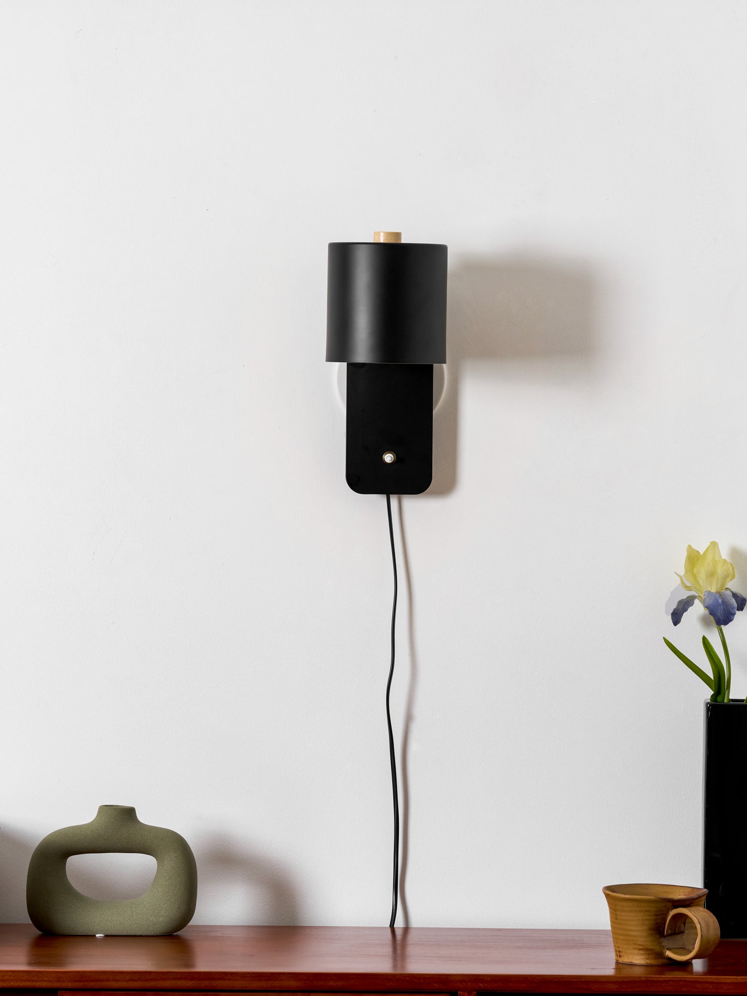 Minimalist Cylinder Wall Lamp
