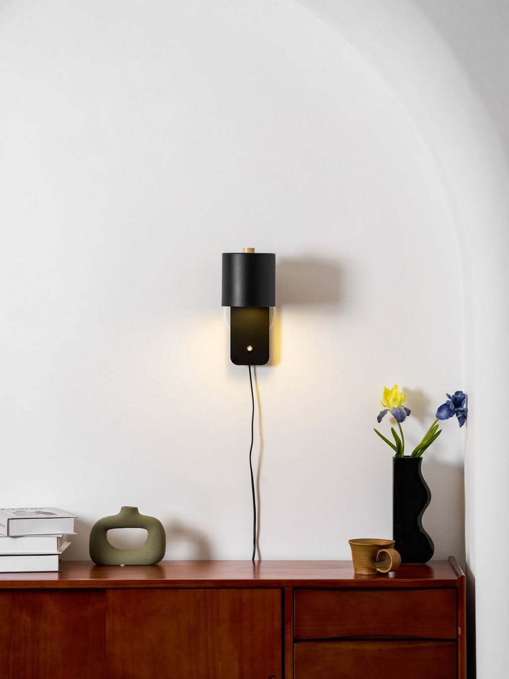 Minimalist Cylinder Wall Lamp