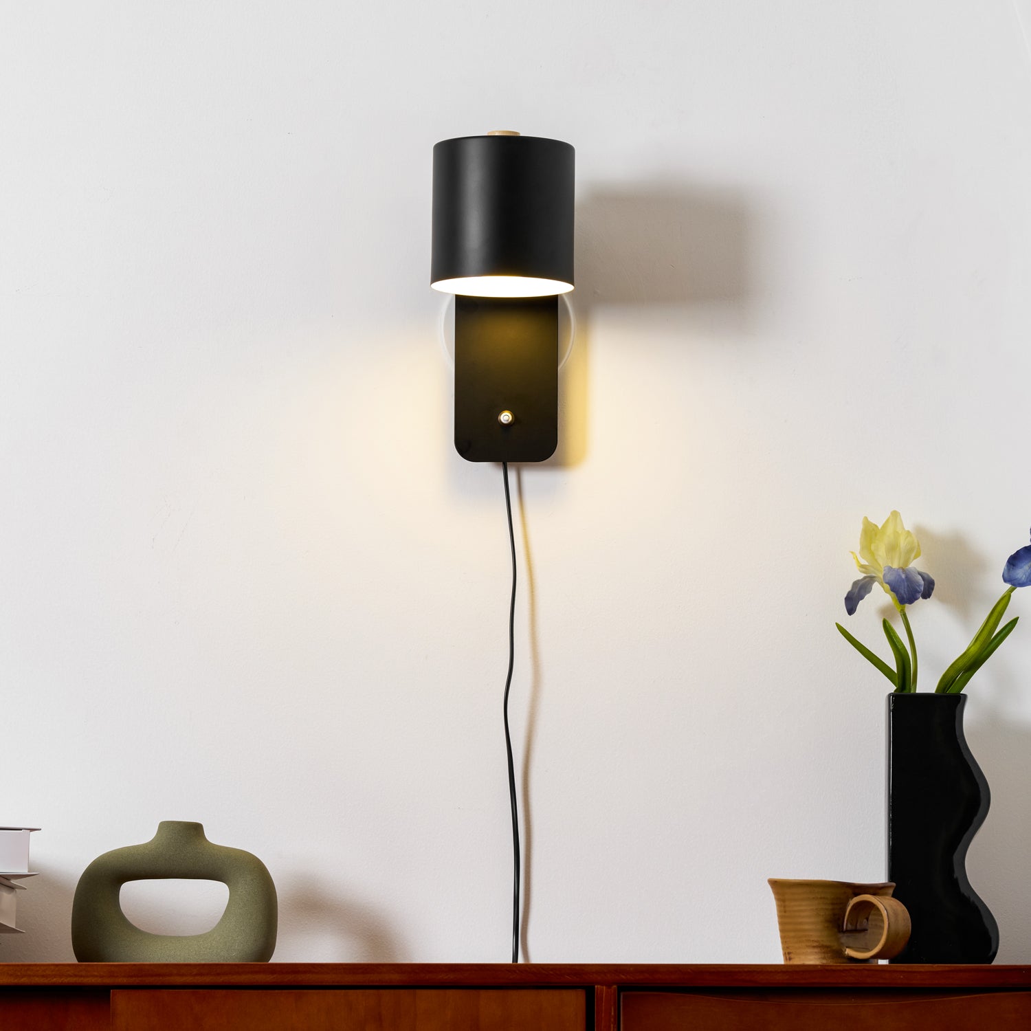 Minimalist Cylinder Wall Lamp