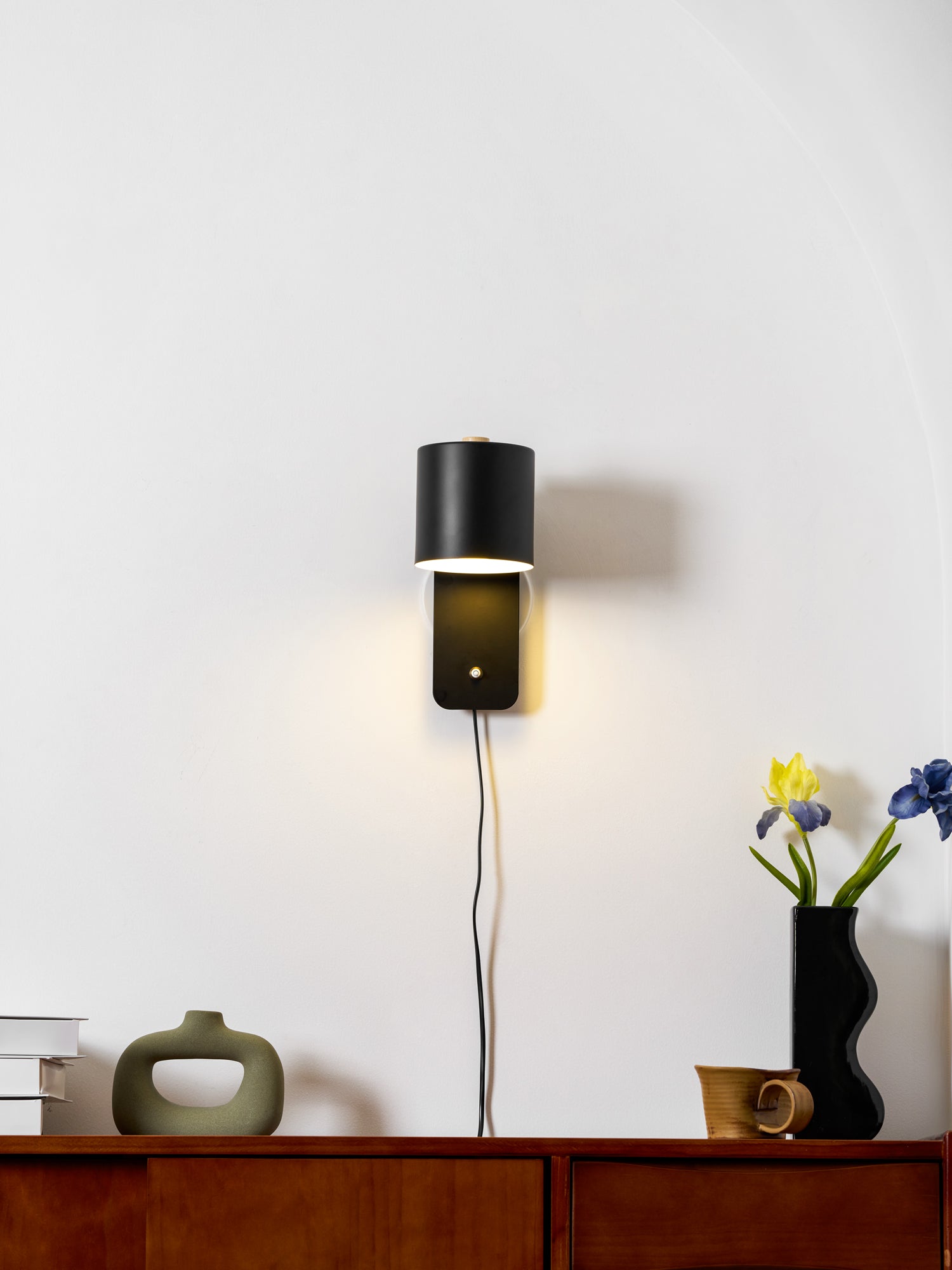 Minimalist Cylinder Wall Lamp