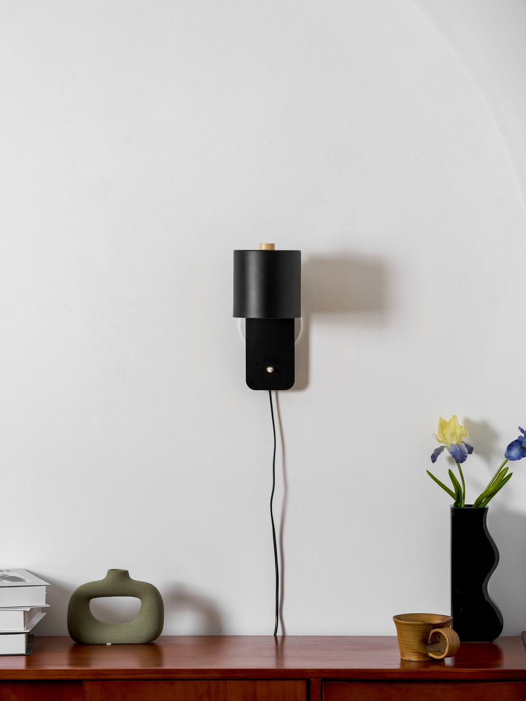 Minimalist Cylinder Wall Lamp