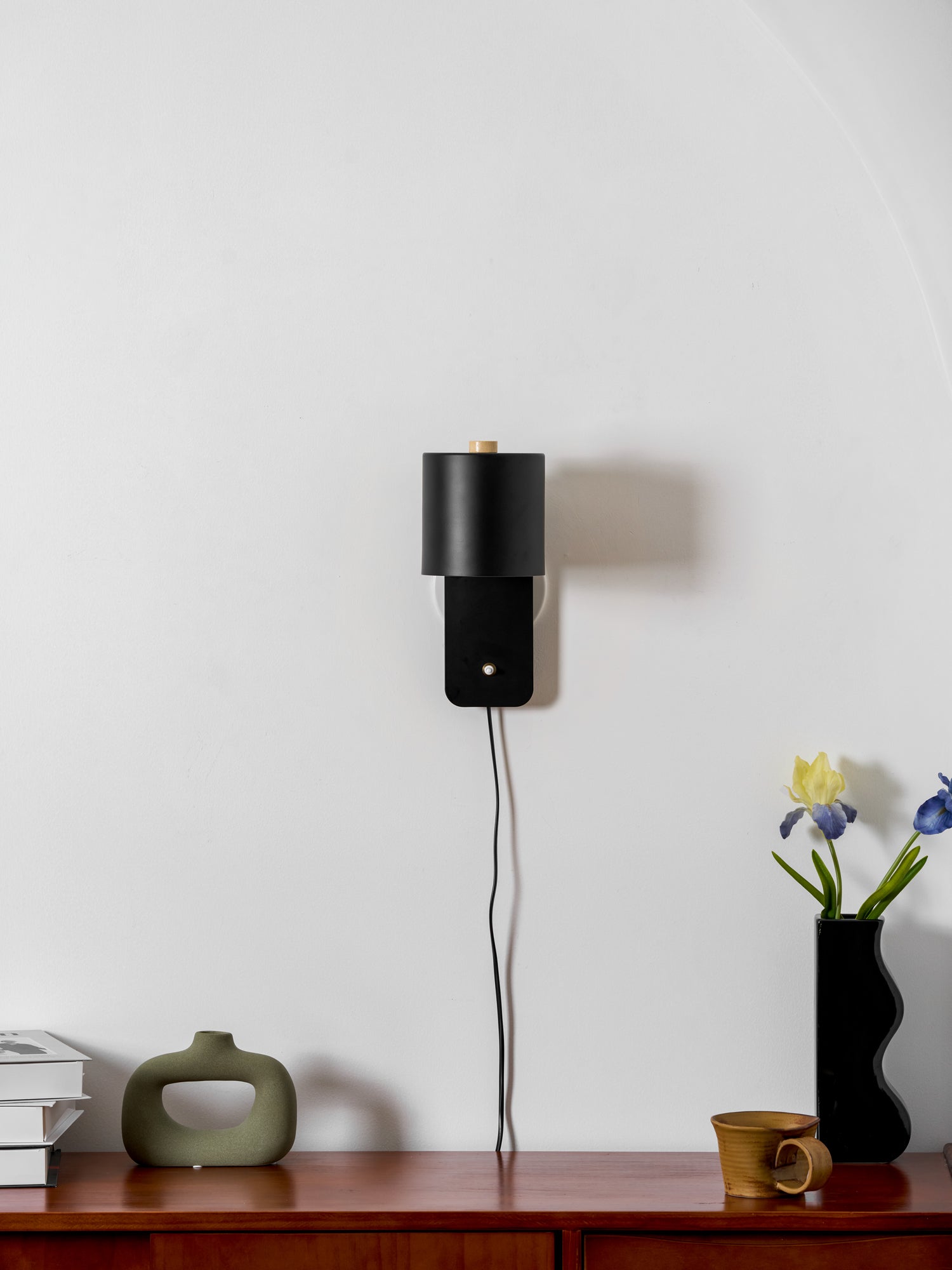 Minimalist Cylinder Wall Lamp